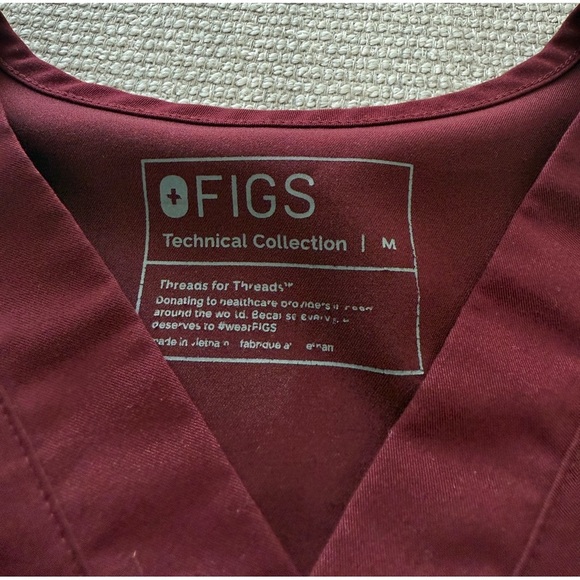 figs burgundy leon top - Picture 5 of 6